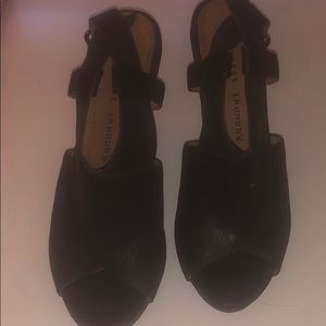 Chinese laundry wedges